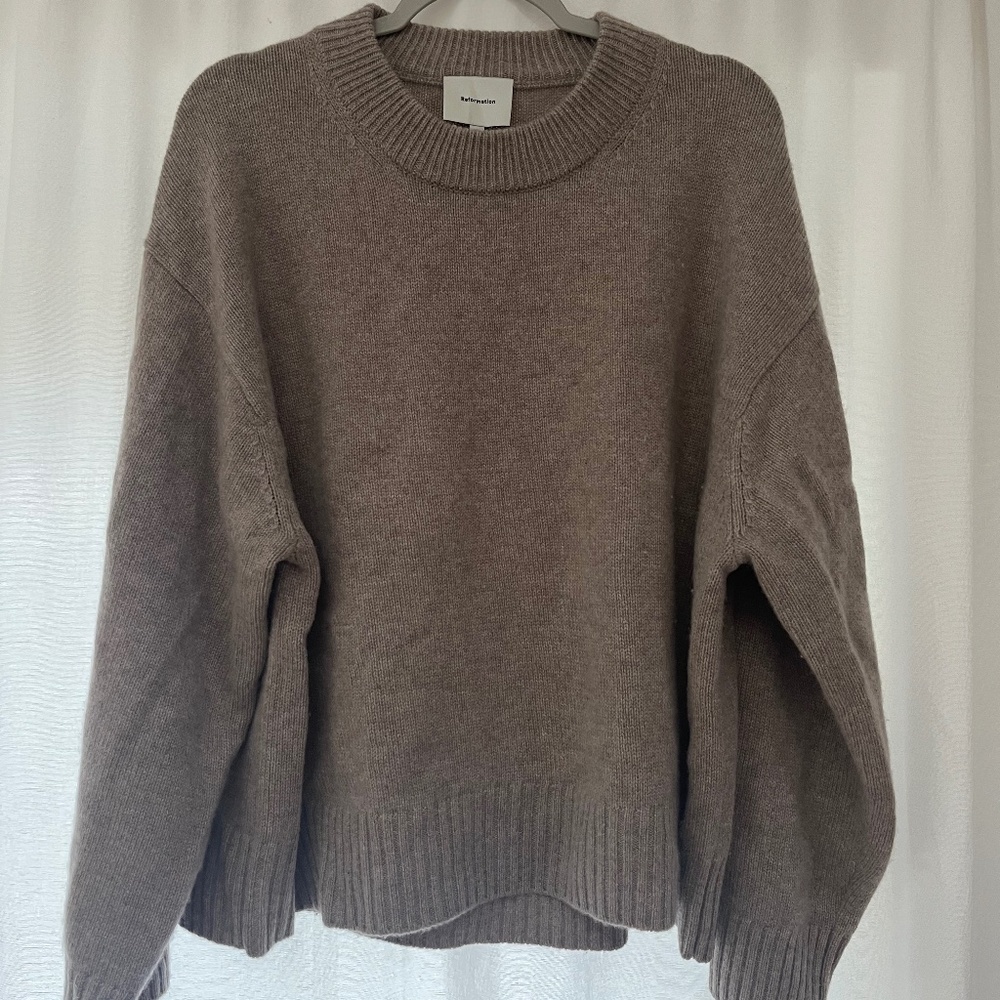 Reformation Cove Cashmere Oversized Crew in Toast